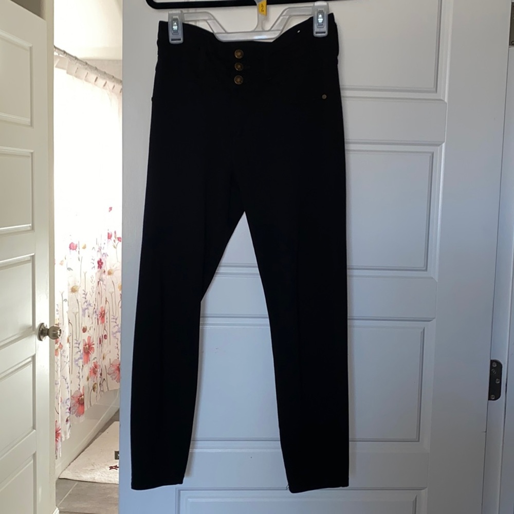 Black jeggings with three buttons and zipper and pockets